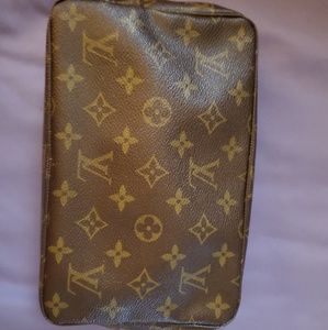 LV Trousse 23